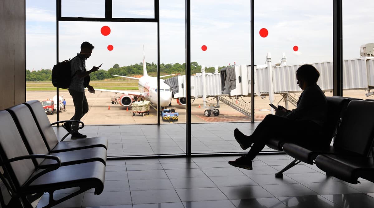 Reisende am Flughafen